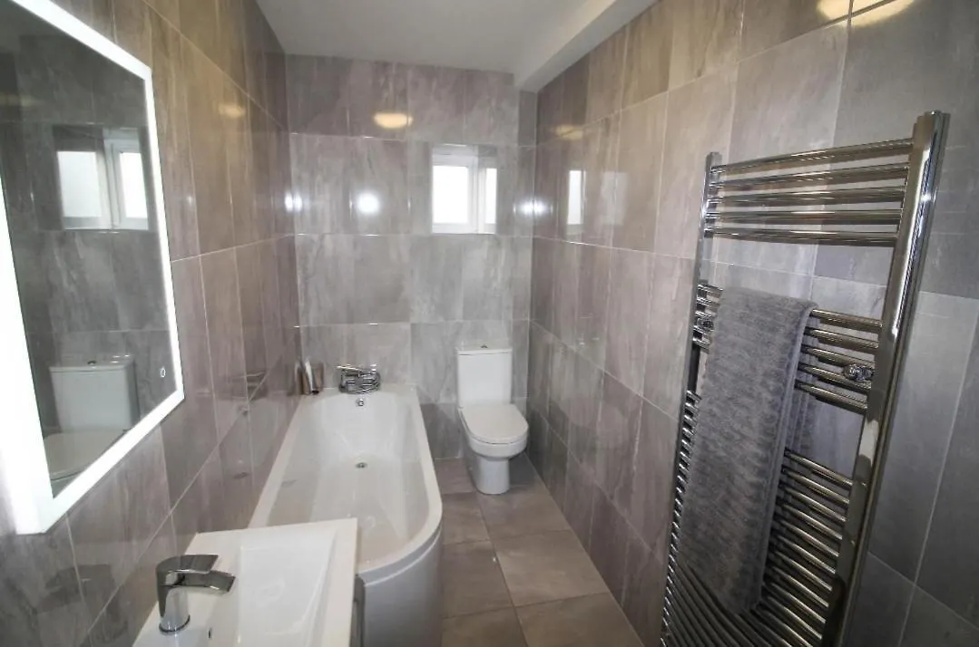Stylish Spacious 4 Bedroom House Galway Apartment